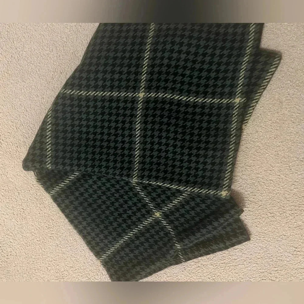 Modena | Super Soft Houndstooth Black and Grey Infinity Scarf